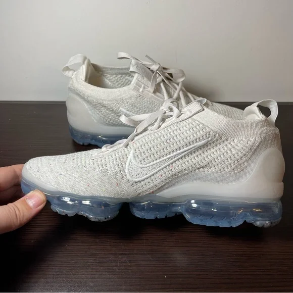 Nike Air VaporMax Flyknit - Picture 5 of 10